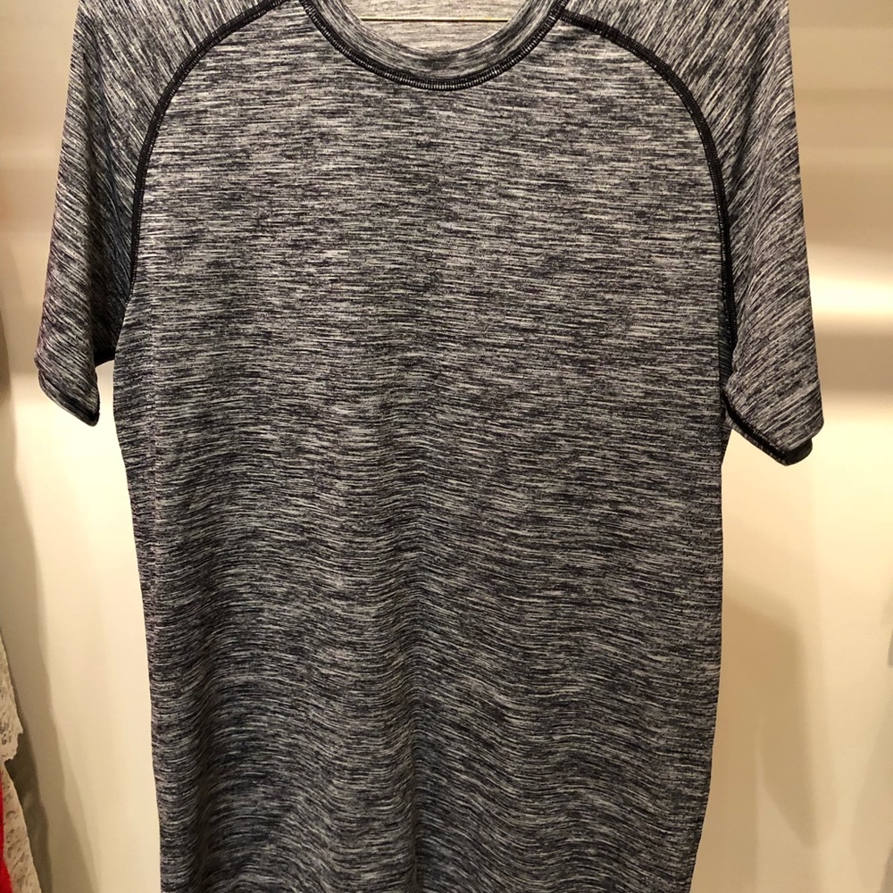 Lululemon men’s vent tech shirt